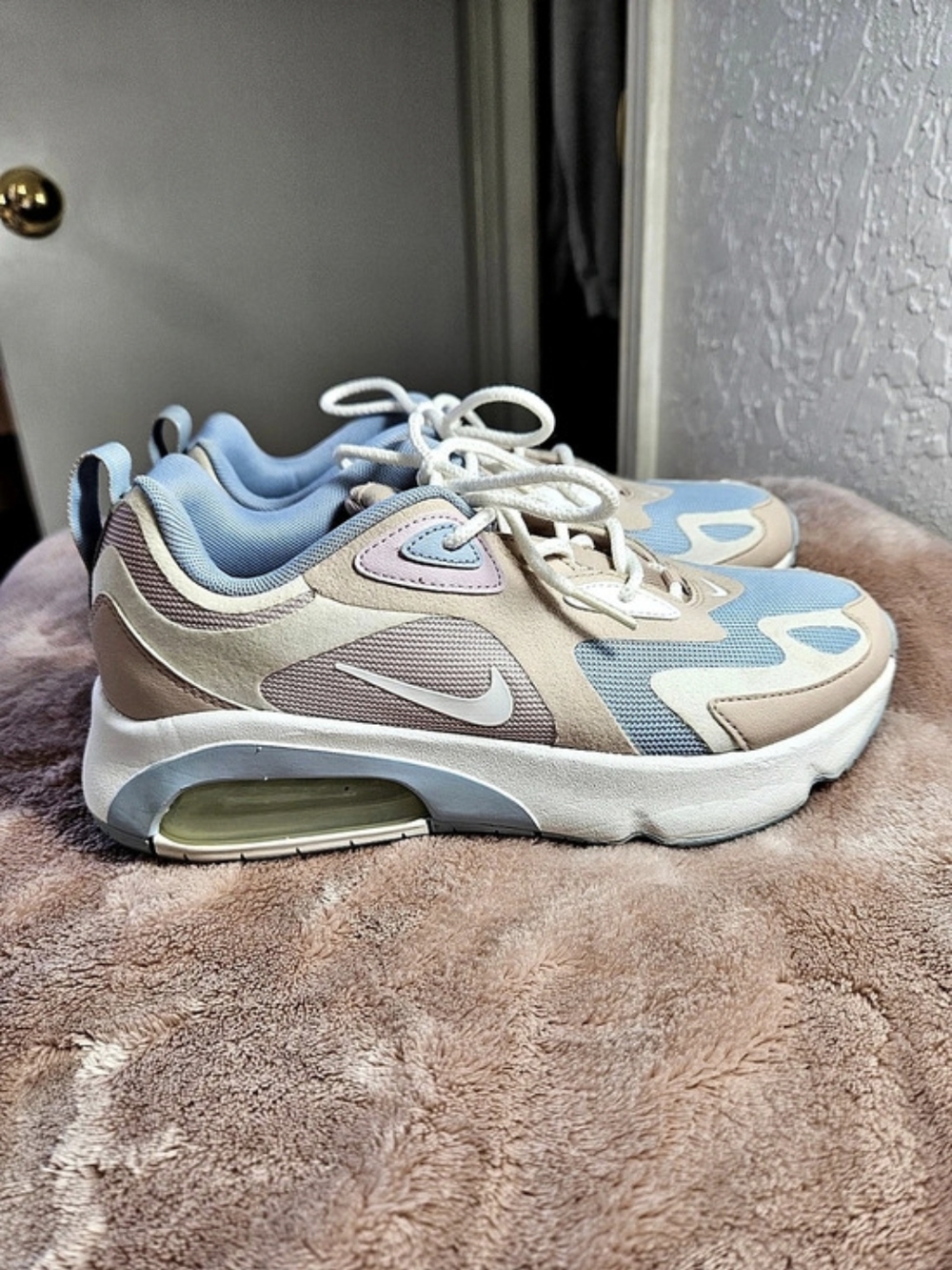Nike Air Max 200, Women's Sneakers Blue & Pink US 7 Like New